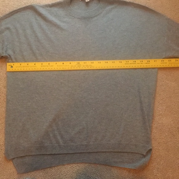 Philosophy gray sweater in GUC - Picture 4 of 6